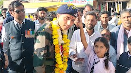 MP में अग्निवीर की 'जय-जय', ट्रेनिंग करके घर लौटने पर ग्रामीणों ने खास तरीके से किया स्वागत