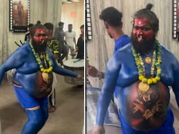 शरीर नीला, पेट पर पुष्पा की फोटो, Pushpa 2 देखने थियेटर पहुंचे फैन को देख फटी रह गई लोगों की आंखें शरीर नीला, पेट पर पुष्पा की फोटो, Pushpa 2 देखने थियेटर पहुंचे फैन को देख फटी रह गई लोगों की आंखें