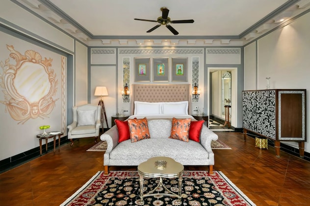  होटल रैफल्स का रूम