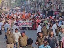 बांग्लादेश में अल्पसंख्यकों पर हो रहे अत्याचार को लेकर एमपी में विरोध, सड़क पर उमड़ा हुजूम