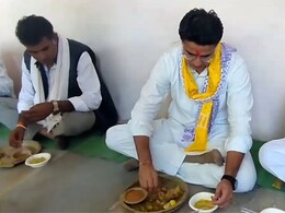 Rajasthan Politics: सचिन पायलट ने जमीन पर बैठ पत्तल में खाई बाजरे की रोटी और मिर्ची के टपोरे, चमनपुरा गांव में गुजारी रात  Rajasthan Politics: सचिन पायलट ने जमीन पर बैठ पत्तल में खाई बाजरे की रोटी और मिर्ची के टपोरे, चमनपुरा गांव में गुजारी रात