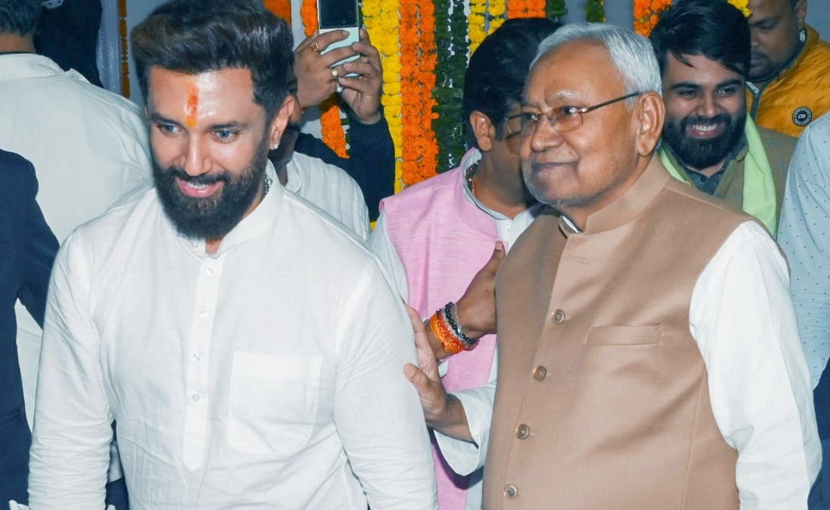 बिहार चुनाव से पहले NDA में चिराग पासवान को लेकर असमंजस, आखिर JDU को सता रहा किस बात का डर बिहार चुनाव से पहले NDA में चिराग पासवान को लेकर असमंजस, आखिर JDU को सता रहा किस बात का डर