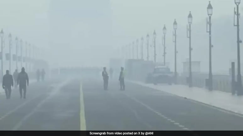 ग्रीन दिवाली के बावजूद क्यों नहीं सुधरती एयर क्वालिटी? ये 5 कारण बना रहे शहरों को गैस चैंबर ग्रीन दिवाली के बावजूद क्यों नहीं सुधरती एयर क्वालिटी? ये 5 कारण बना रहे शहरों को गैस चैंबर