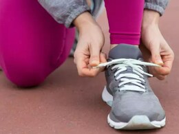 स्पोर्ट्स शूज पहनकर ऑफिस पहुंची लड़की को नौकरी से निकाला, कोर्ट पहुंचा केस तो पड़ गए लेने के देने स्पोर्ट्स शूज पहनकर ऑफिस पहुंची लड़की को नौकरी से निकाला, कोर्ट पहुंचा केस तो पड़ गए लेने के देने