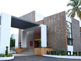 माझ्याकडे बॉम्ब अन् आरडीएक्स...', तरुणाची धमकी अन् प्रशासनाची तारांबळ; साताऱ्यात काय घडलं? माझ्याकडे बॉम्ब अन् आरडीएक्स...', तरुणाची धमकी अन् प्रशासनाची तारांबळ; साताऱ्यात काय घडलं?