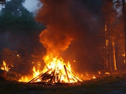 Drunk Man Tries To Jump Into Girlfriend's Pyre, Thrashed By Funeral Attendees