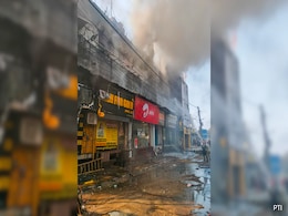Video: Students Jump From One Roof To Another After Fire At Delhi Restaurant Video: Students Jump From One Roof To Another After Fire At Delhi Restaurant