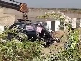 सवाई माधोपुर में सड़क हादसे में मां-बेटे की मौत, दिल्ली-मुंबई एक्सप्रेसवे पर अनियंत्रित होकर कार 10 फ़ीट गड्ढे में गिरी 