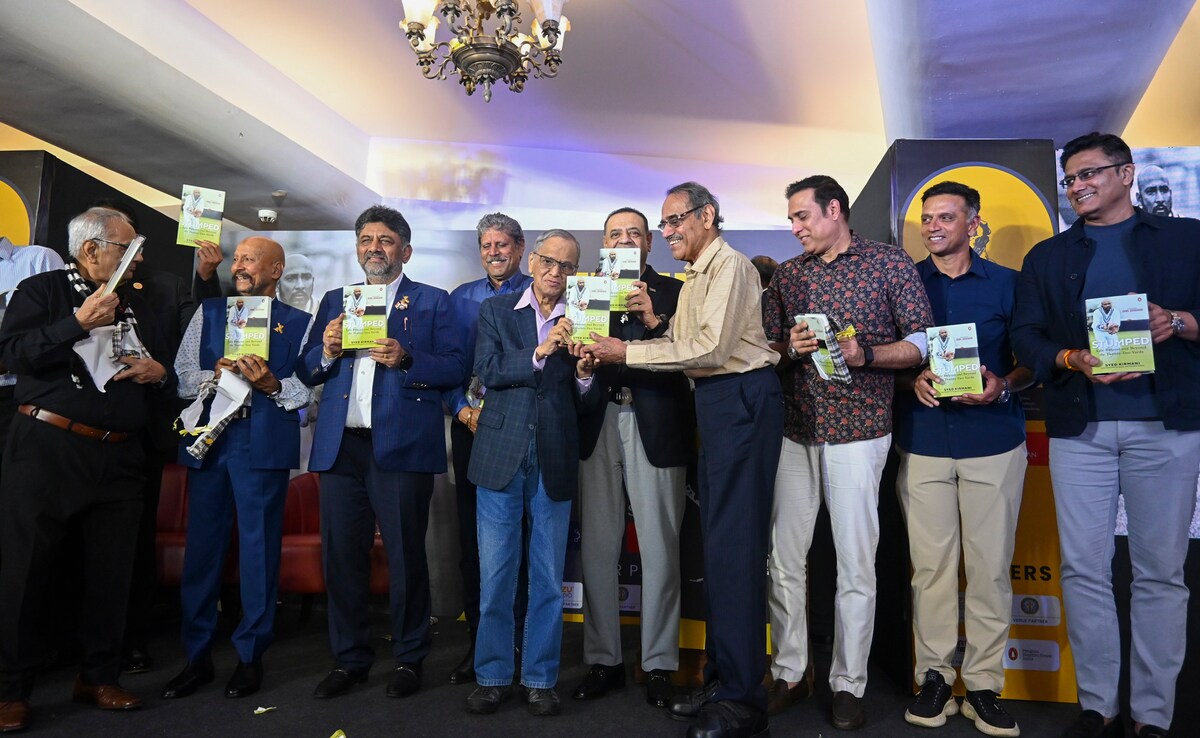 सैयद किरमानी की बुक लॉन्च के दौरान भारतीय क्रिकेटर्स सैयद किरमानी की बुक लॉन्च के दौरान भारतीय क्रिकेटर्स