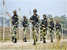 भारत-पाकिस्तान सीमा के नजदीक मिला साढ़े चार किलो RDX और कई हैंड ग्रेनेड सहित सहित बड़ा बारूदी जखीरा भारत-पाकिस्तान सीमा के नजदीक मिला साढ़े चार किलो RDX और कई हैंड ग्रेनेड सहित सहित बड़ा बारूदी जखीरा