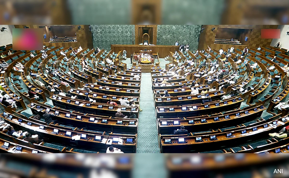 LIVE:   नक्सलवाद के नाम पर आदिवासियों की हत्या मंजूर नहीं... लोकसभा में सांसद चंद्रशेखर आजाद