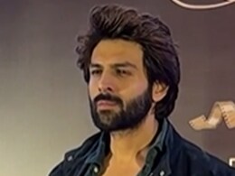 बॉलीवुड में सुपरहिट फिल्में देने के बाद कार्तिक आर्यन को मिली इंजीनियरिंग की डिग्री, शेयर किया वीडियो तो फैंस ने यूं दिया रिएक्शन बॉलीवुड में सुपरहिट फिल्में देने के बाद कार्तिक आर्यन को मिली इंजीनियरिंग की डिग्री, शेयर किया वीडियो तो फैंस ने यूं दिया रिएक्शन