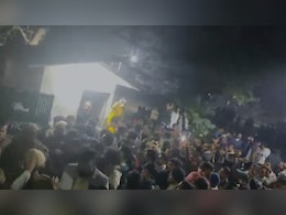 दिल्ली विश्वविद्यालय में जबरदस्त हंगामा, पुलिस और लॉ के छात्रों के बीच झड़प