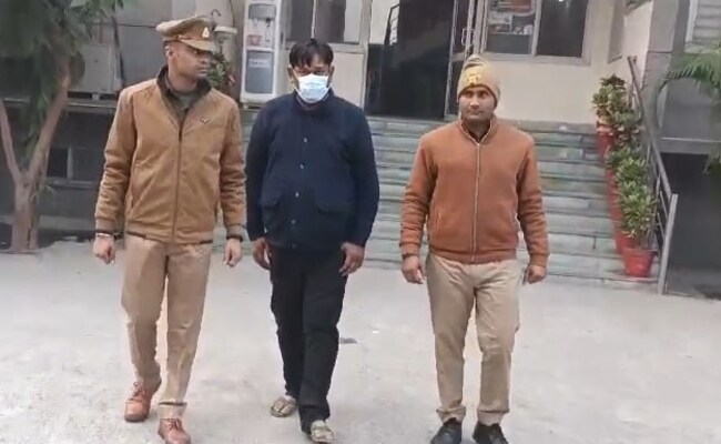 Noida Play School Spy Camera: टॉयलेट में कैमरा: नोएडा स्कूल के डायरेक्टर का शर्मनाक खुलासा 2 Noida School Director Live Streams Teachers Inside Washroom With Spy Cam