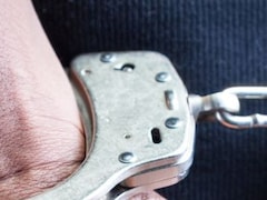 चकमा देकर अधिकारी थाने से फरार, अवैध खनन के मामले में पुलिस हिरासत में था आरोपी