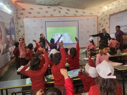 महाकुंभ में सफाईकर्मियों के बच्चों के लिए योगी सरकार की बड़ी पहल, 'विद्या कुंभ' के नाम से खोले स्कूल महाकुंभ में सफाईकर्मियों के बच्चों के लिए योगी सरकार की बड़ी पहल, 'विद्या कुंभ' के नाम से खोले स्कूल