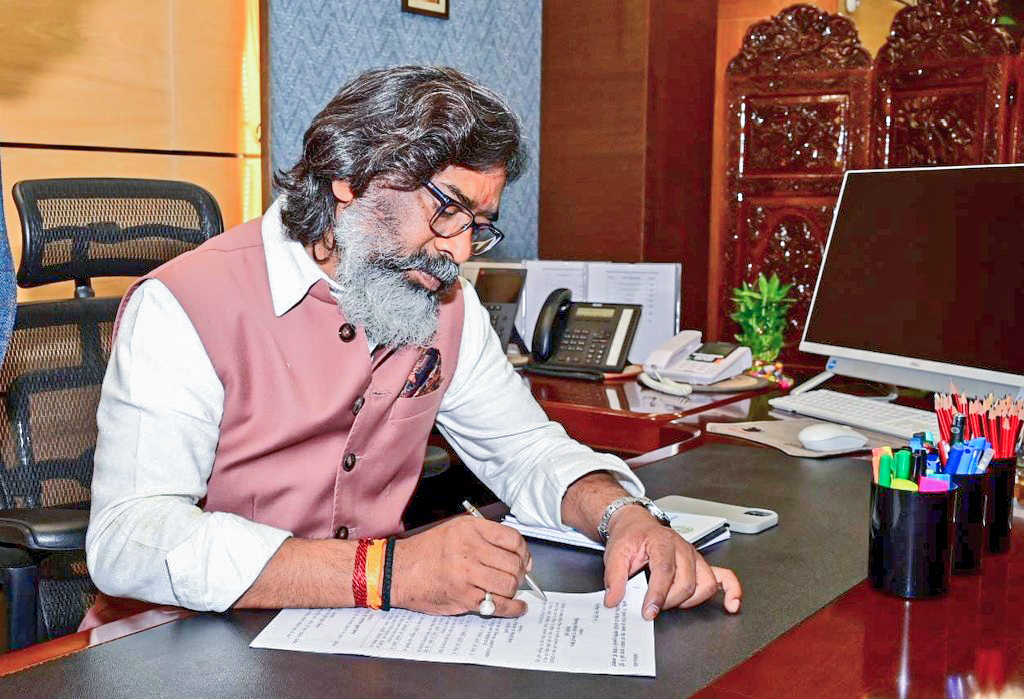 "No Friendly Fight, Enemy Is Enemy": Hemant Soren's Party To Go Solo In Bihar