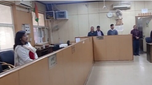 Noida Staff Kept Elderly Man Waiting, CEO Made Them Stand For 20 Minutes