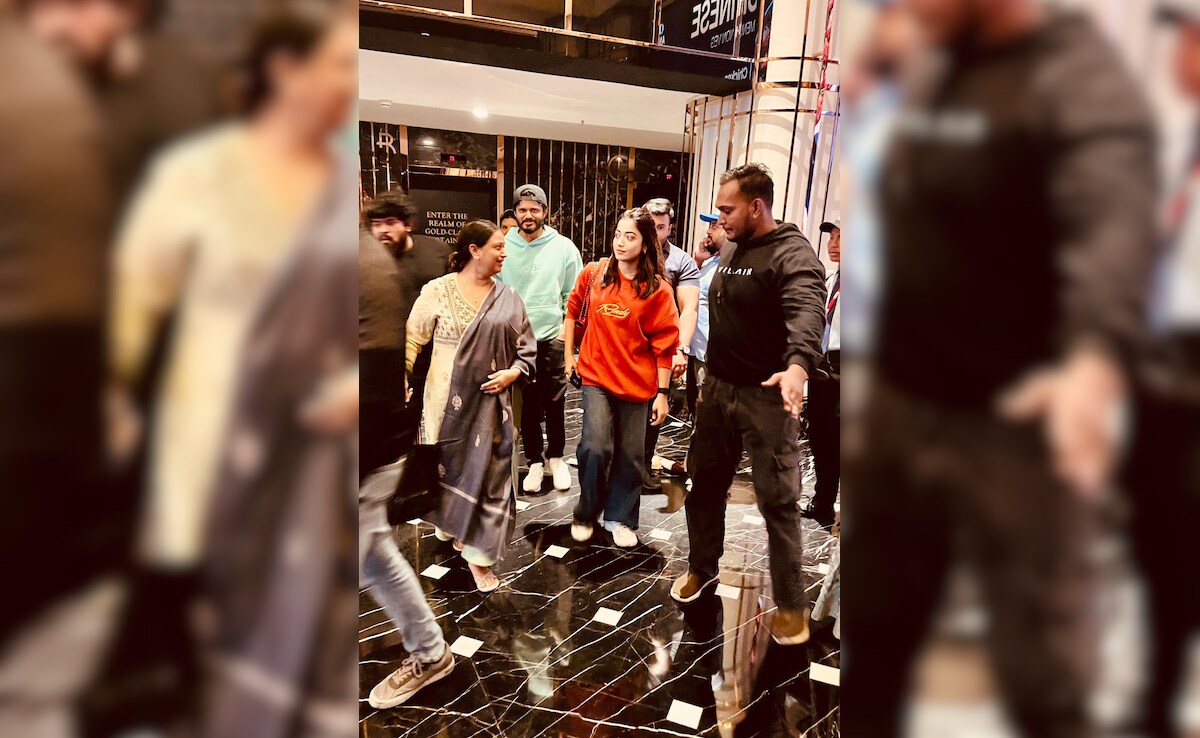 Amid Vijay Deverakonda Dating Rumours, Rashmika Mandanna Watches <i>Pushpa 2 </i> With Actor's Family