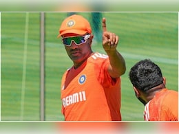 R Ashwin: आर अश्विन से इंडिया के मैदानों पर सिर्फ 1 विकेट से आगे रहा ये बोलर