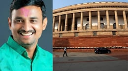 सरपंचाच्या हत्येने बीड हादरलं; पोलिसांवर दुर्लक्ष केल्याचा आरोप, संसदेत उमटणार पडसाद? &nbsp;