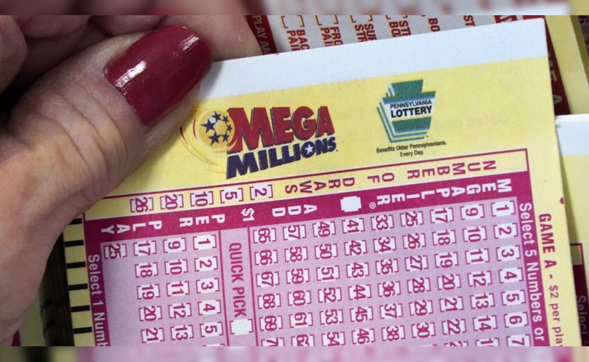 मेगा मिलियंस लॉटरी ने इस बार बदली किसकी किस्मत? जैकपॉट जीतने वाले इनाम में मिलते हैं अरबों रुपये