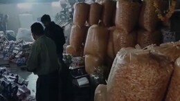 महाकाल फूड इंडस्ट्री पर खाद्य विभाग की छापेमारी, कई प्रोडक्ट सील, कुरकुरे और चिप्स के लिए गए सैंपल