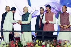D Fadnavis In Delhi To Finalise Ministers, Eknath Shinde Keeps Suspense Alive D Fadnavis In Delhi To Finalise Ministers, Eknath Shinde Keeps Suspense Alive