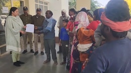 आदिवासियों को दबंगों ने जमीन से किया बेदखल, आ सकती है&nbsp;भूखे मरने की नौबत ! लगाई गुहार