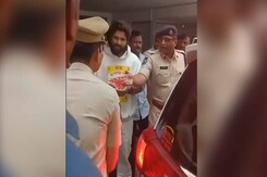 Viral Video Shows 'Pushpa 2' Star Allu Arjun's Arrest By Hyderabad Police Viral Video Shows 'Pushpa 2' Star Allu Arjun's Arrest By Hyderabad Police
