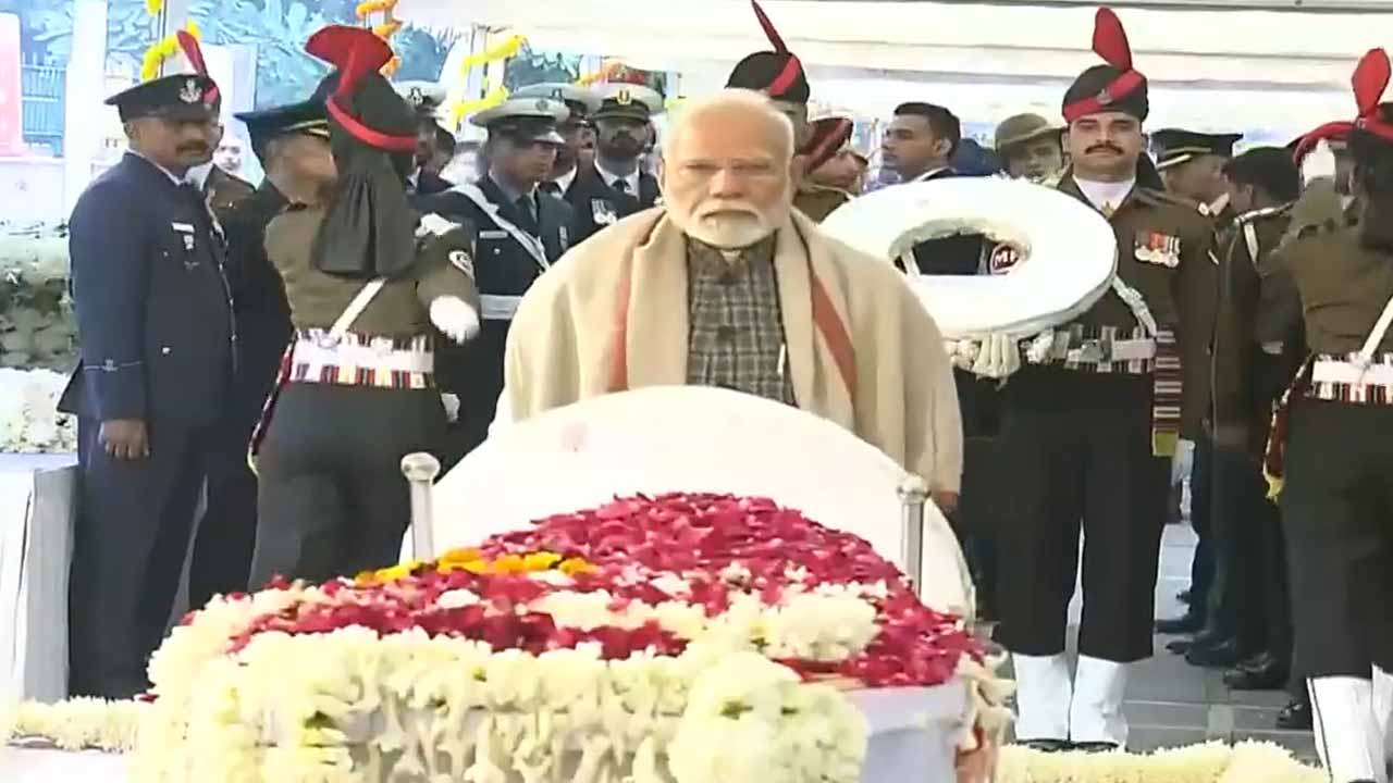 PM Modi, Rahul Gandhi Others Leaders Pay Last Tribute To Manmohan Singh