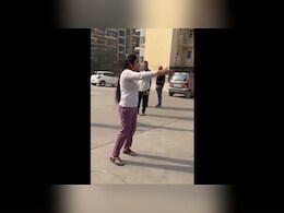 नोएडा में महिला ने 6 साल के बच्चे को मारा थप्पड़, वीडियो बनाने वाली महिला को भी नहीं छोड़ा नोएडा में महिला ने 6 साल के बच्चे को मारा थप्पड़, वीडियो बनाने वाली महिला को भी नहीं छोड़ा