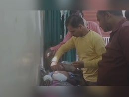 चलाते-चलाते फट गई इस बड़ी कंपनी के मोबाइल की बैटरी, धमाके में 10 वर्षीय मासूम बुरी तरह झुलसा चलाते-चलाते फट गई इस बड़ी कंपनी के मोबाइल की बैटरी, धमाके में 10 वर्षीय मासूम बुरी तरह झुलसा