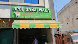 UPSC की तैयारी करते-करते खोल ली "यूपीएससी सब्जी वाला" दुकान, यहां काम करते हैं 10 प्रतिभागी