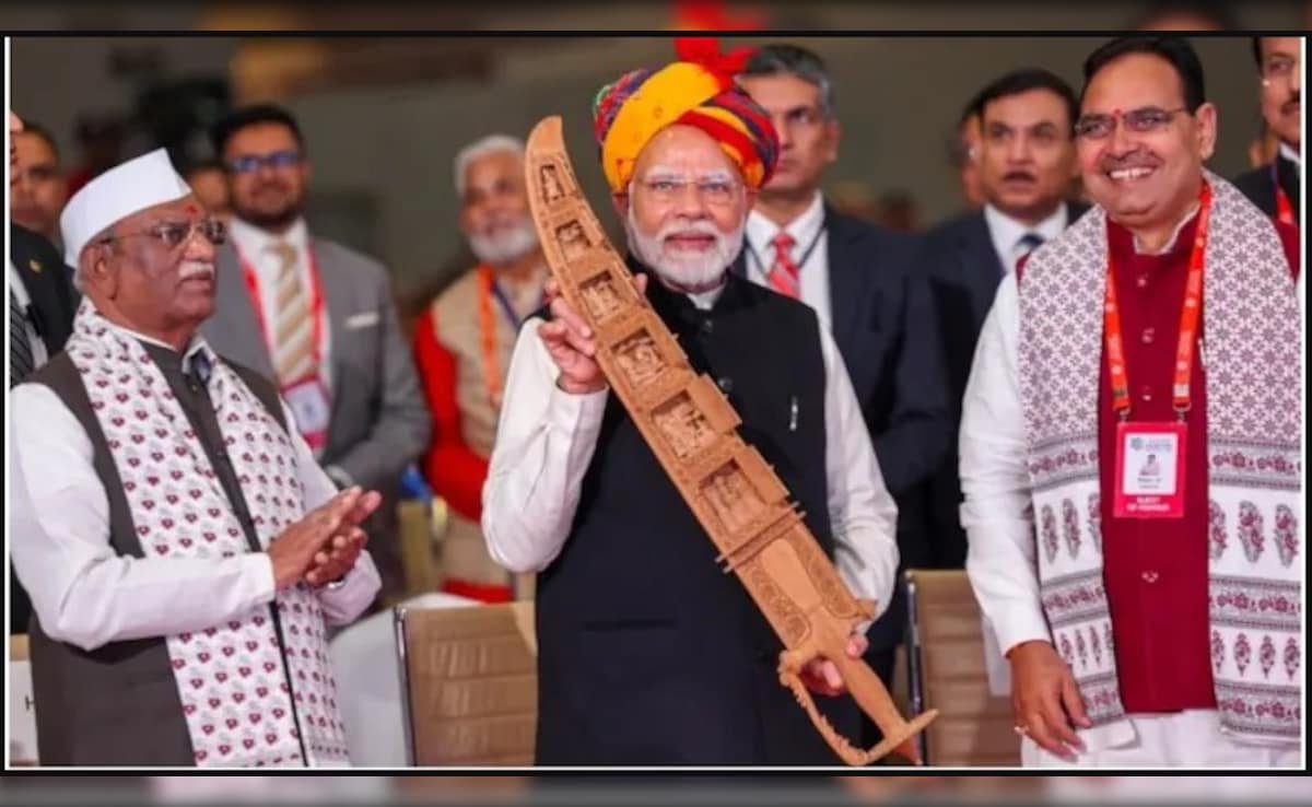 Rajasthan Artist Crafts Sandalwood Sword For PM Modi, Showcasing Maharana Pratap's Valour
