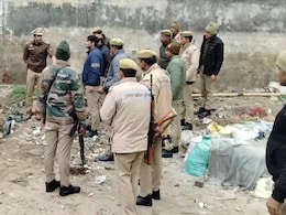 Sambhal Dispute : संभळमधल्या पृथ्वीराज चौहानांच्या जमिनीवरही अवैध कब्जा Sambhal Dispute : संभळमधल्या पृथ्वीराज चौहानांच्या जमिनीवरही अवैध कब्जा