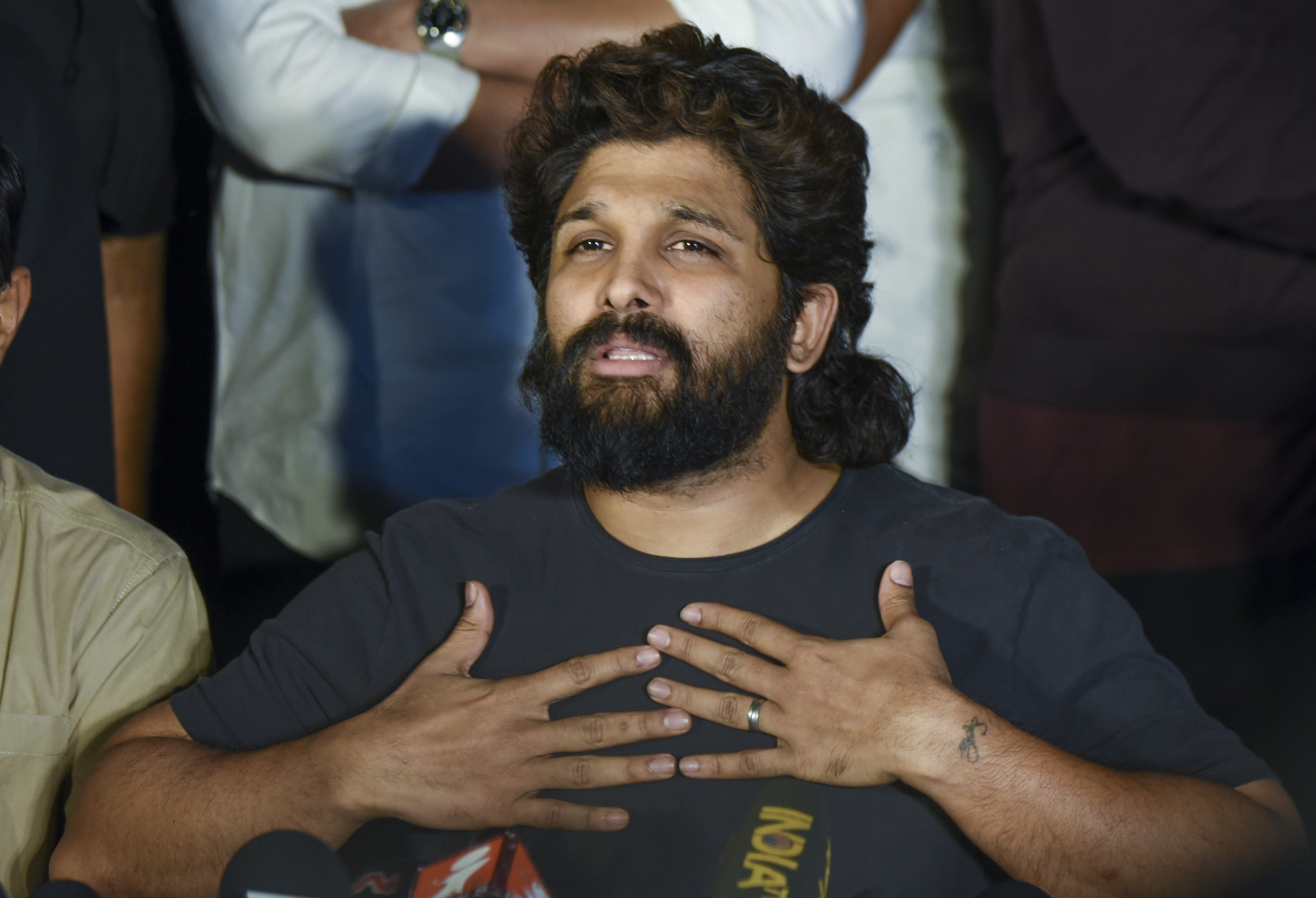 अल्लू अर्जुन के खिलाफ एक और नोटिस जारी, हैदराबाद पुलिस ने मंगलवार को पूछताछ के लिए बुलाया