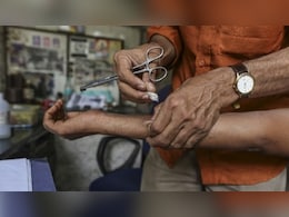 देश में प्राथमिक स्वास्थ्य केंद्रों में डॉक्टर और नर्सिंग स्टॉफ के 24 हजार से ज्यादा पद खाली