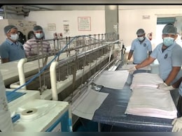 ट्रेन की चादरों की कैसे होती है धुलाई, देखिए जरा