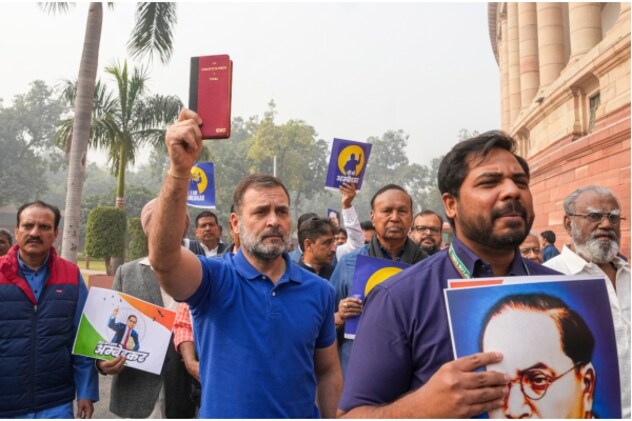 संसद भवन परिसर में कांग्रेस के प्रदर्शन की तस्वीर. संसद भवन परिसर में कांग्रेस के प्रदर्शन की तस्वीर.