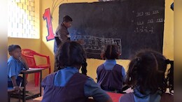 एक-एक टीचर के भरोसे 174 स्कूल, छत्तीसगढ़ के इस जिले में दांव पर देश का भविष्य!