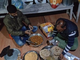 Positive New Year 2025: बेसहारों के लिए 'अन्नदाता' बने सेंधवा के ये तीन दोस्त, 9 साल से खिला रहे फ्री में खाना Positive New Year 2025: बेसहारों के लिए 'अन्नदाता' बने सेंधवा के ये तीन दोस्त, 9 साल से खिला रहे फ्री में खाना