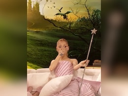 And Just Like Magic, Ariana Grande Made The Iconic Rs 92.6 Lakh Glinda Wand From <i>Wizard of Oz</i> The Ultimate Fashion Accessory And Just Like Magic, Ariana Grande Made The Iconic Rs 92.6 Lakh Glinda Wand From <i>Wizard of Oz</i> The Ultimate Fashion Accessory
