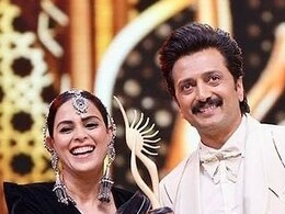रितेश देशमुख को तारीफ ना करना पड़ा भारी! बीवी जेनेलिया की पिटाई तो एक्टर का आया कुछ ऐसा रिएक्शन रितेश देशमुख को तारीफ ना करना पड़ा भारी! बीवी जेनेलिया की पिटाई तो एक्टर का आया कुछ ऐसा रिएक्शन