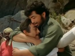 AI की बनाई शोले देख छूटेंगी हंसी, गब्बर ने लगाया ठाकुर को गले तो जय-वीरू करते दिखे कुछ ऐसा काम, फैंस बोले- इसे कैंसिल करो प्लीज AI की बनाई शोले देख छूटेंगी हंसी, गब्बर ने लगाया ठाकुर को गले तो जय-वीरू करते दिखे कुछ ऐसा काम, फैंस बोले- इसे कैंसिल करो प्लीज