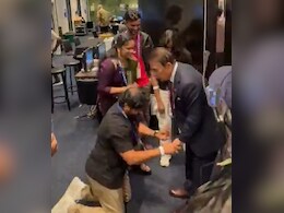 Nitish Kumar Reddy's Father Touches Sunil Gavaskar's Feet. India Great Says "Sacrifices..." - Watch Nitish Kumar Reddy's Father Touches Sunil Gavaskar's Feet. India Great Says "Sacrifices..." - Watch