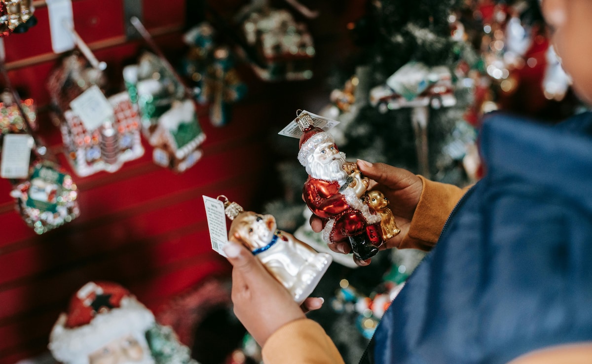 Shop Christmas mementos for family and friends at the Hill Road Shop Christmas mementos for family and friends at the Hill Road