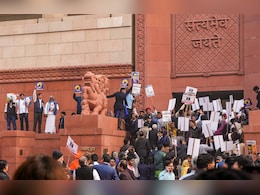 हंगामे में खो गए जनता के सवाल, संसद के शीत सत्र में सबसे कम काम का बन गया रिकॉर्ड हंगामे में खो गए जनता के सवाल, संसद के शीत सत्र में सबसे कम काम का बन गया रिकॉर्ड