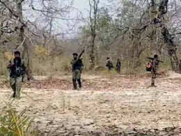 बीजापुर के जंगल में नक्सलियों के साथ जवानों की फिर चल रही है मुठभेड़, अब तक18 नक्सली ढेर, एक जवान भी शहीद बीजापुर के जंगल में नक्सलियों के साथ जवानों की फिर चल रही है मुठभेड़, अब तक18 नक्सली ढेर, एक जवान भी शहीद