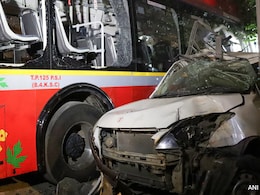 Mumbai Kurla BEST Bus Accident: Minutes After Mumbai Bus Crash, Man Removes Dead Woman's Gold Bangles Mumbai Kurla BEST Bus Accident: Minutes After Mumbai Bus Crash, Man Removes Dead Woman's Gold Bangles